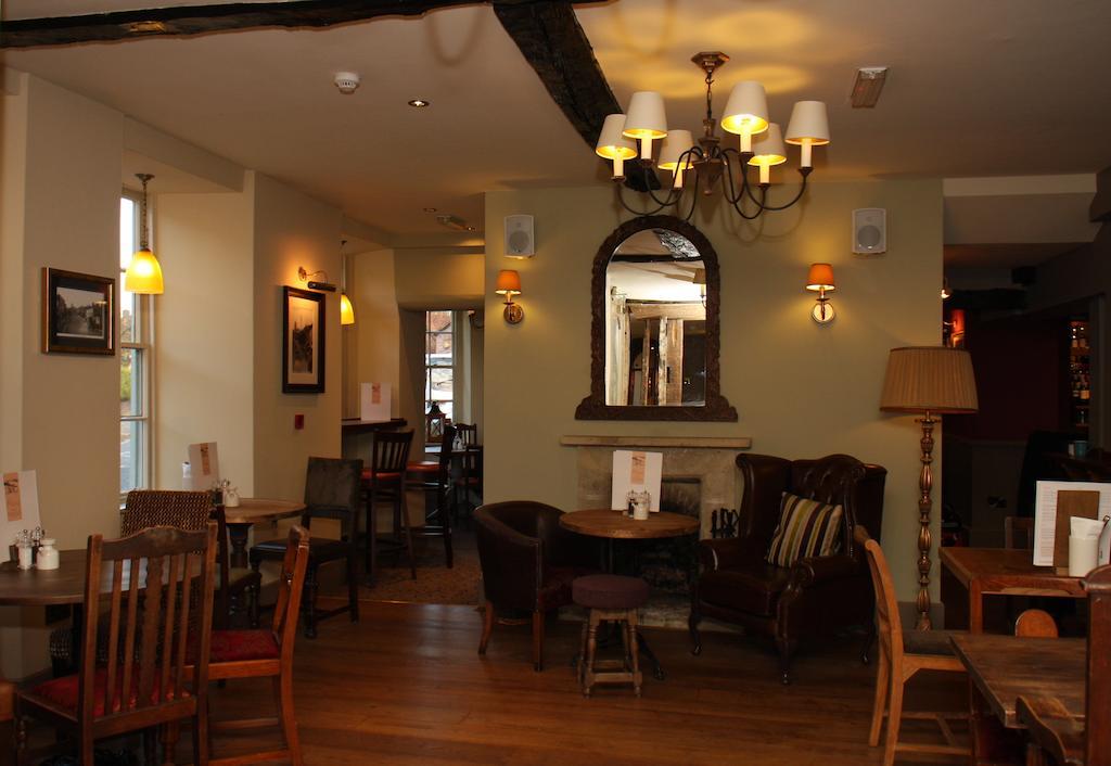 The Bear Hotel By Greene King Inns ハンガーフォード エクステリア 写真