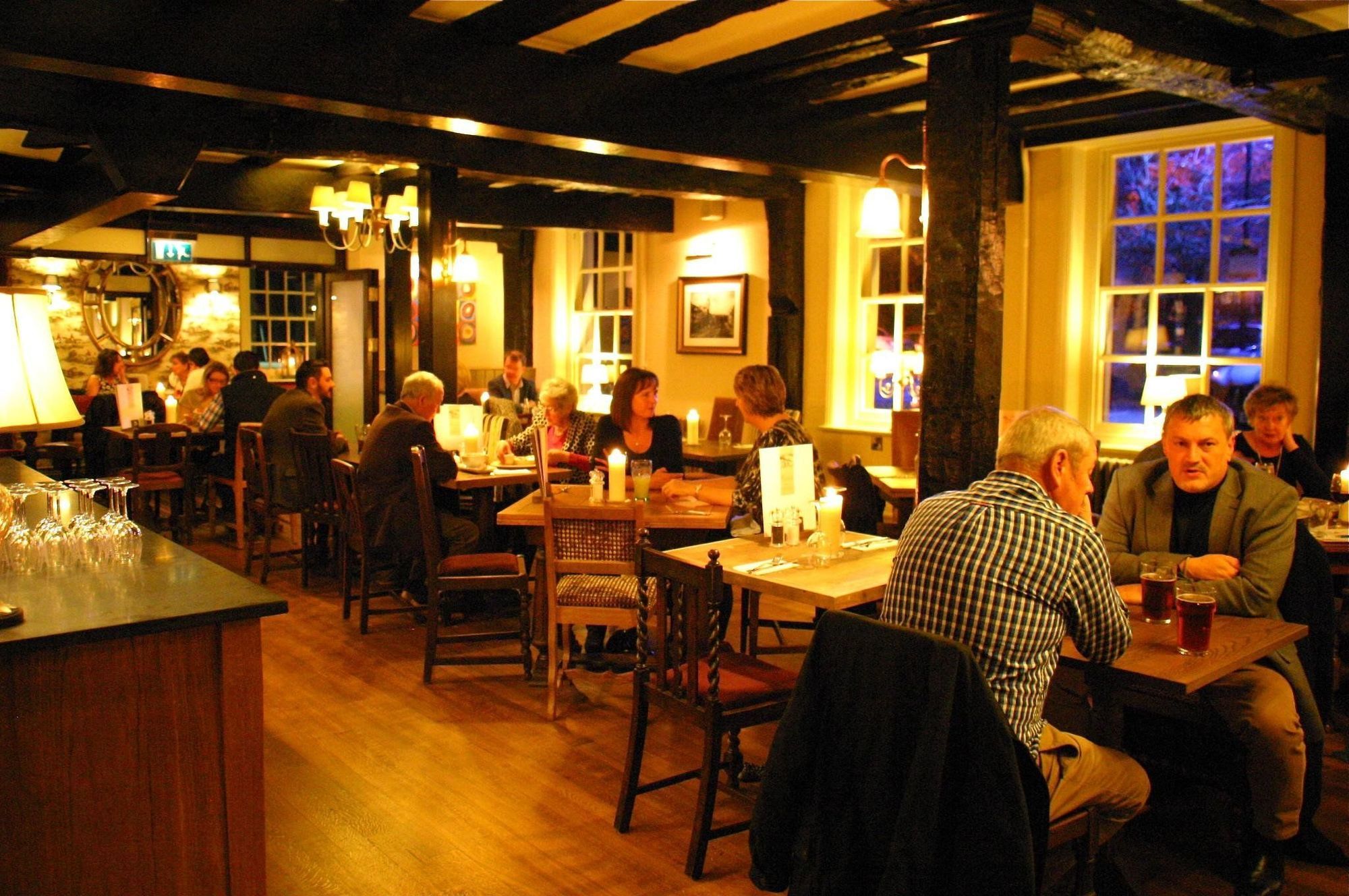 The Bear Hotel By Greene King Inns ハンガーフォード レストラン 写真